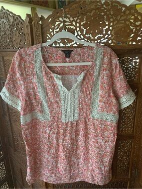 intro. Floral Crochet-Trim Pink and White Women's Blouse
